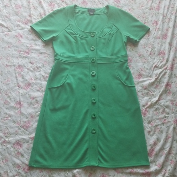 Green Knee Lenghth Dress - Picture 1 of 3